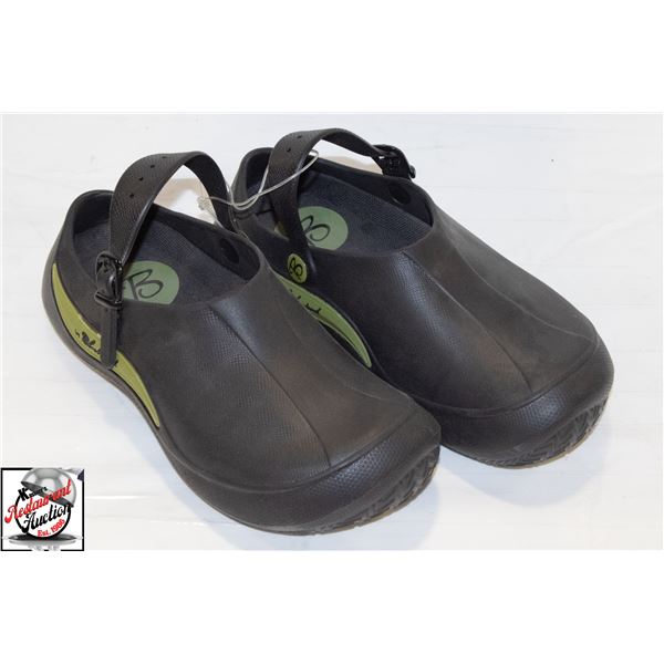 NEW BLACKWOOD CHEFS CLOGS FITS WOMEN SIZE 6-7