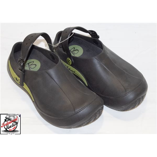 NEW BLACKWOOD CHEFS CLOGS FITS WOMEN SIZE 6-7