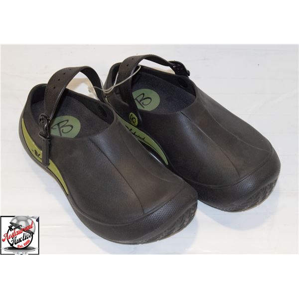 NEW BLACKWOOD CHEFS CLOGS FITS WOMEN SIZE 6-7