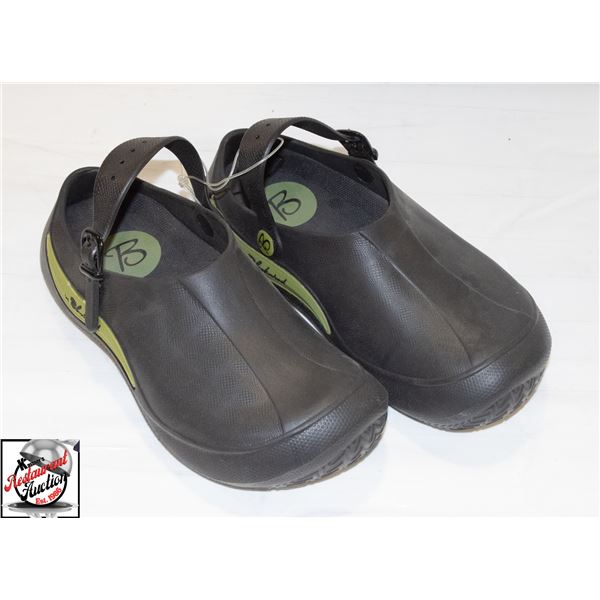 NEW BLACKWOOD CHEFS CLOGS FITS WOMEN SIZE 6-7