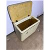 Image 4 : Vintage Laundry Hamper