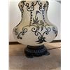 Image 3 : Oversized Ornate Table Lamp