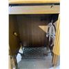 Image 10 : Vintage Pfaff Klassen 30 u. Sewing Machine Table