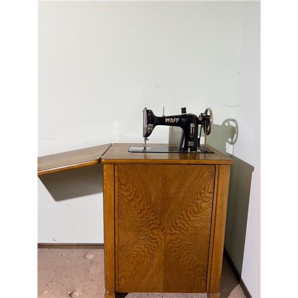 Vintage Pfaff Klassen 30 u. Sewing Machine Table