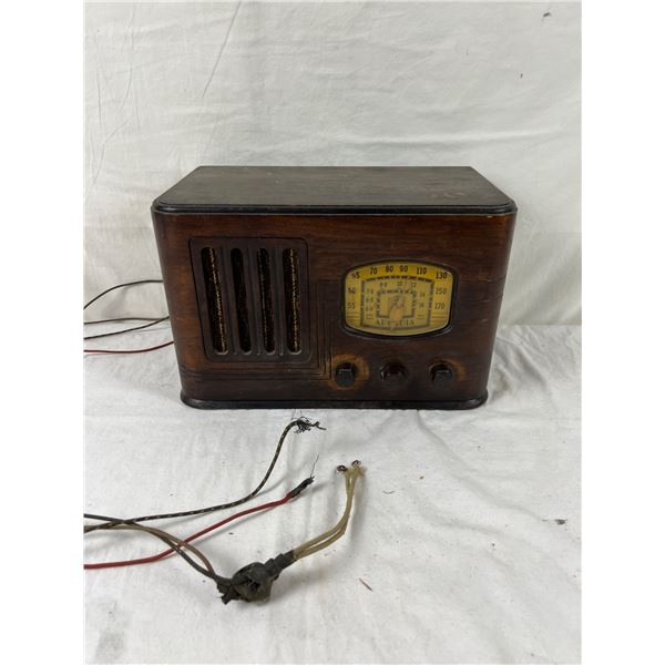 Dominion Electric Battery Operated Radio