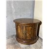 Image 1 : Ornate Oval End Table