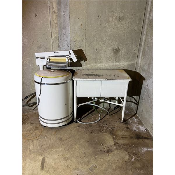 Vintage Conrado Wring Washer