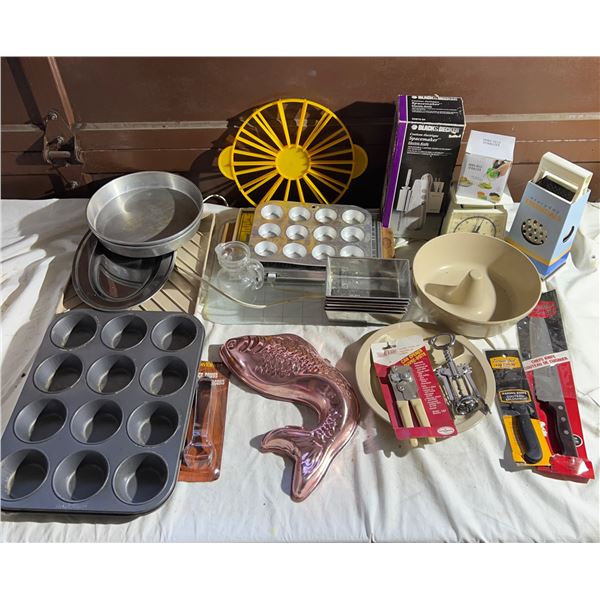 Assorted Kitchen Bakeware