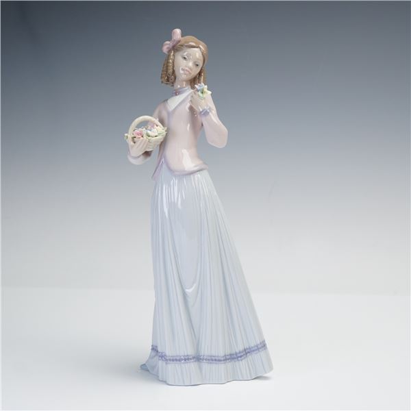Lladro Porcelain Figurine, Innocence in Bloom 01007644