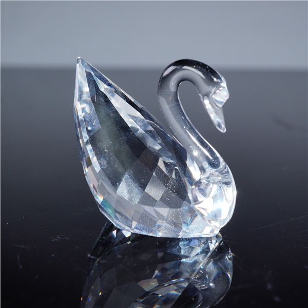A Swarovski Crystal Swan Figurine