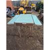Image 3 : Vintage Green Formica Table with Expandable Side Leaves