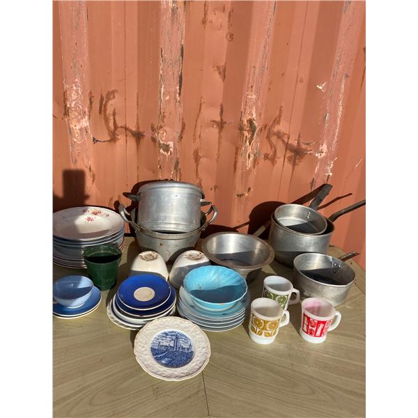 Mixed Vintage Household Dishes & Aluminum Cookware