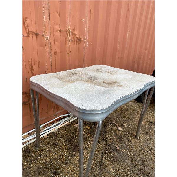 Retro Metal Leg Dining Table