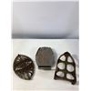 Image 1 : Trio of Antique Cast Iron Trivets