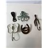 Image 2 : Cast Iron Coastal & Western Lot: Octopus Hook, Lobster Opener, Flip-Flop Hook & Horseshoe
