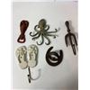 Image 4 : Cast Iron Coastal & Western Lot: Octopus Hook, Lobster Opener, Flip-Flop Hook & Horseshoe