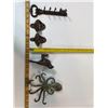 Image 2 : Cast Iron Decorative Lot: Octopus Hook, Bird Figure, Key Rack and Openers