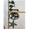 Image 2 : Cast Iron Decorative Lot: Starfish Plaque, Key, Hooks and Horse Scene