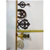 Image 2 : Cast Iron Decorative Lot: Fleur-de-Lis, Shell Dish, Horseshoe Star and Wall Hooks