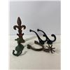 Image 1 : Cast Iron Decorative Lot: Spurs, Fleur-de-Lis Finial and Wall Hooks