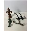 Image 3 : Cast Iron Decorative Lot: Spurs, Fleur-de-Lis Finial and Wall Hooks