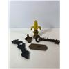 Image 4 : Cast Iron Decorative Lot: Fleur-de-Lis, Key Rack, Elk Hook and Bottle Opener