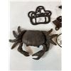 Image 7 : Cast Iron Lot: Crab Figure, Cowboy Hat Rack, Rooster Hook & Pepsi Opener