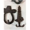 Image 5 : Cast Iron Hooks and Decor Group