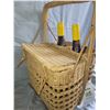Image 5 : Unopend Vibrant Wines & Picknick Basket 1-A