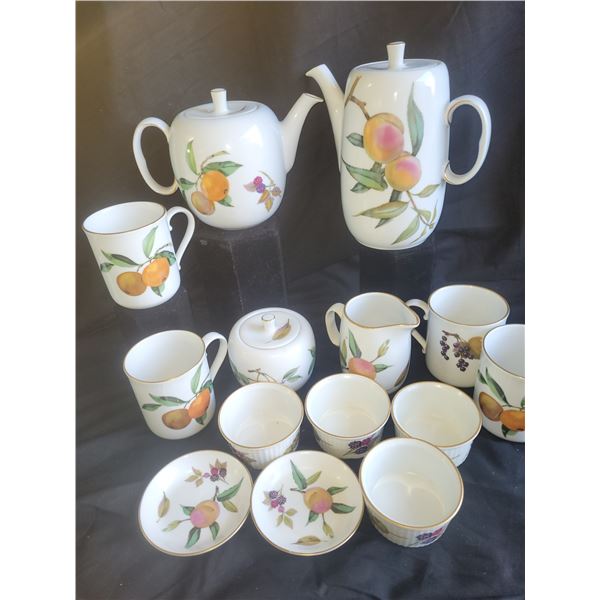 Royal Worcester Evesham 1-A