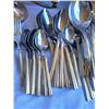 Image 11 : 98 +Piece Cutlery Set Plus Serving Ware 1-A