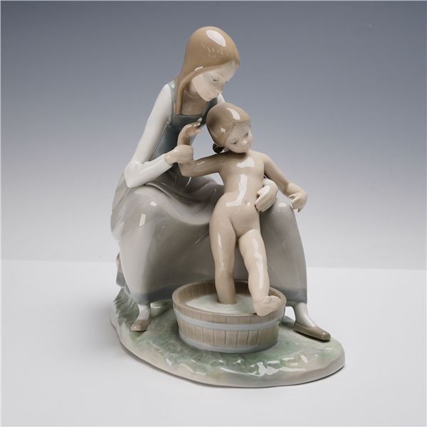 Lladro Porcelain Figurine, Bathing the Girl 1004890