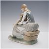 Image 2 : Lladro Porcelain Figurine, Bathing the Girl 1004890