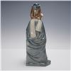 Image 2 : Lladro Porcelain Figurine, Gothic Queen 1002003