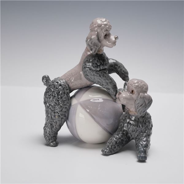 Lladro Porcelain Figurine, Playing Poodles (Gray) 1001258.2
