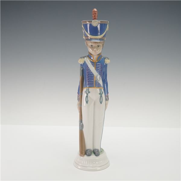 Lladro Porcelain Figurine, Soldier with Flag 1001165