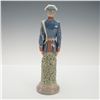 Image 2 : Lladro Porcelain Figurine, Civil Guard at Attention 1005273