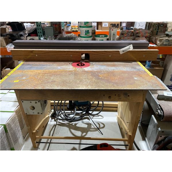 Makita 3612C Router with Wood Router Table