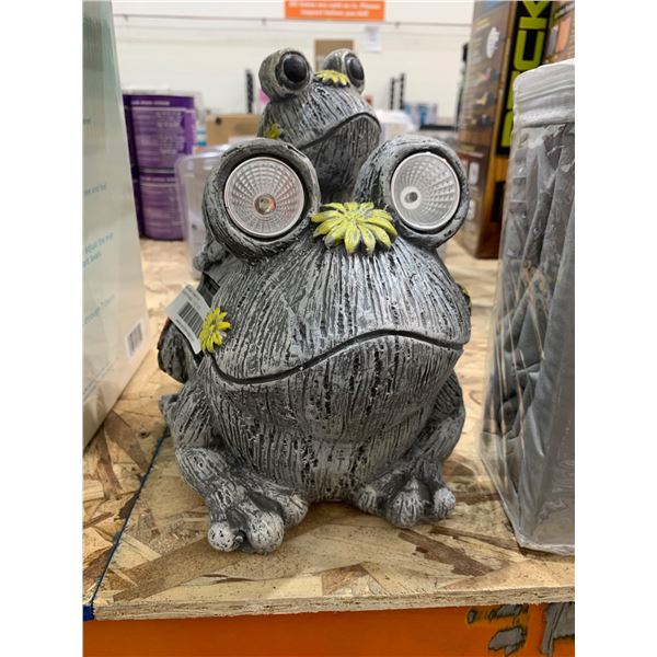 Frog Pair Garden Statue With Solar Powered Light-Up Eyes