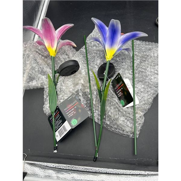 Lot of 4 – Moonrays Solar Stick Light-Lily Model No. 27440