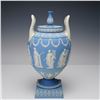 Image 2 : Wedgwood Jasperware Light Blue Vase and Cover, Apollo and The Nine Muses
