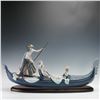Image 1 : Lladro Porcelain Figurine with Base, In The Gondola with Base 1001350
