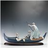 Image 2 : Lladro Porcelain Figurine with Base, In The Gondola with Base 1001350