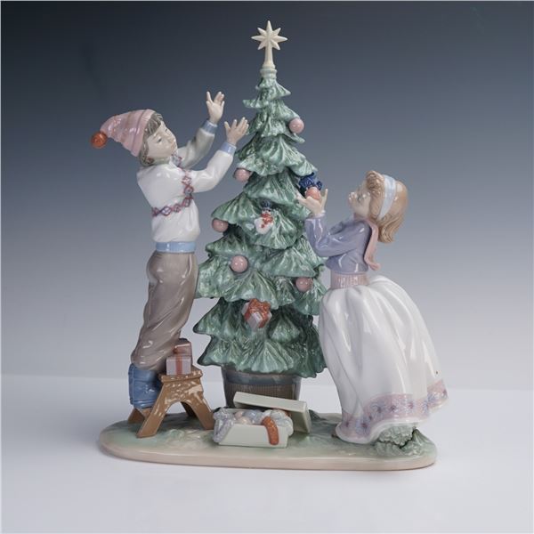 Lladro Figurine, Trimming The Tree 1005897
