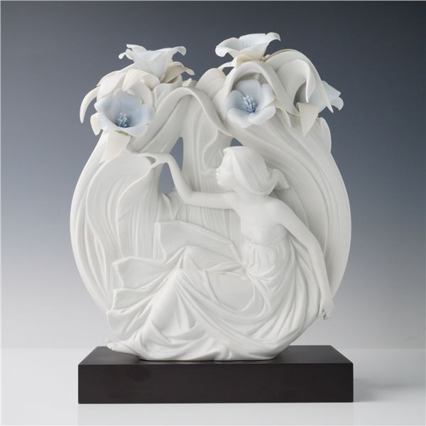 Lladro Porcelain Water Nymph Sculpture on Base  01011895