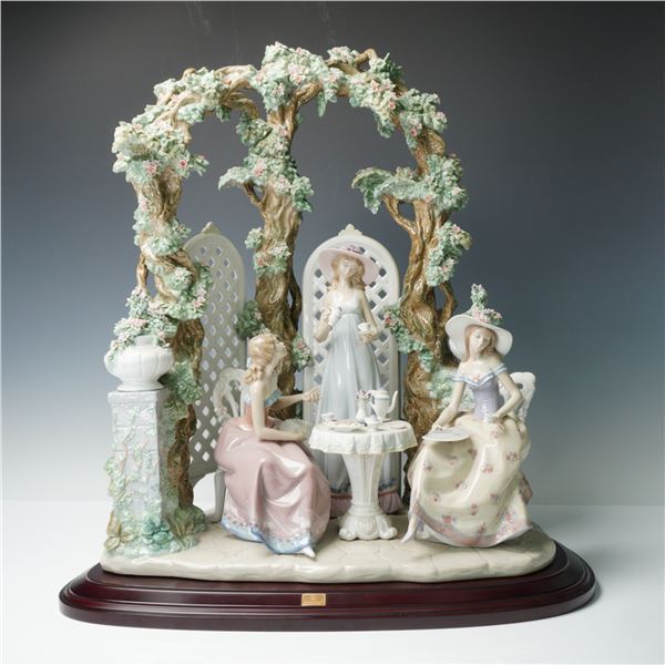 Lladro Porcelain Figurine and Base, Tea in the Garden 1001759