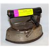 Image 1 : VINTAGE SAD IRON WITH HANDLE