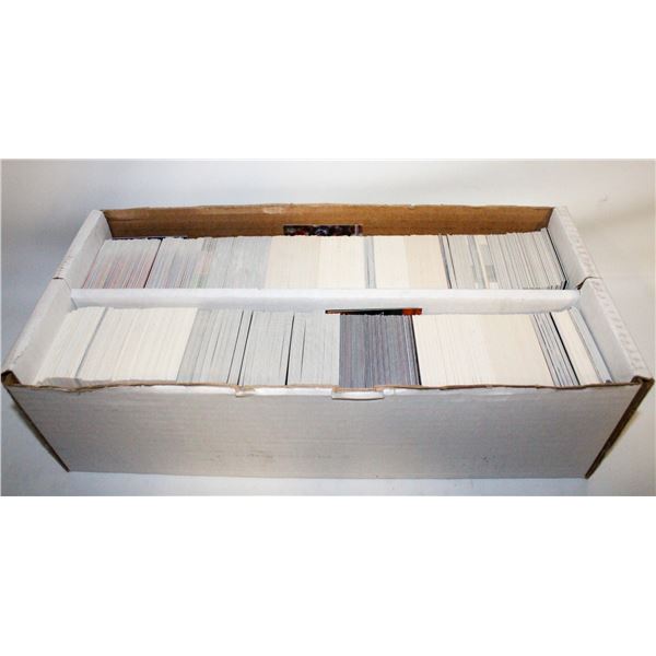 BOX WITH BASEBALL CARDS (APPROX. 1500)