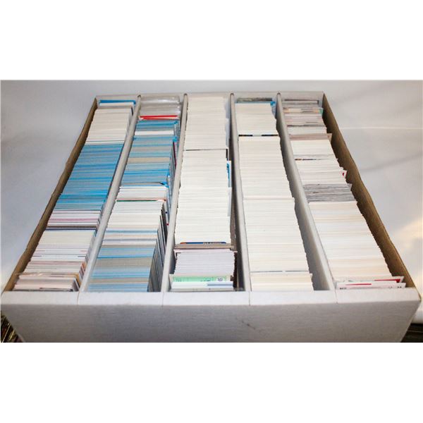 5 ROW BOX OF HOCKEY CARDS (4000+ CARDS)