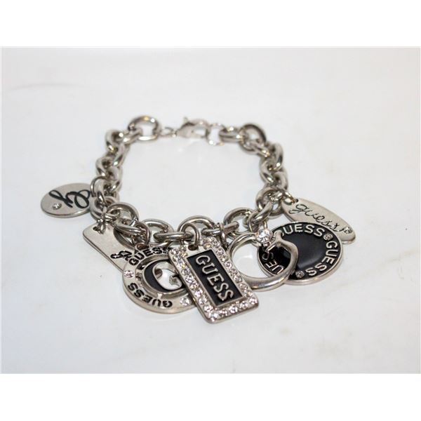 GUESS MIXED LOGO CHARM TOGGLE BRACELET
